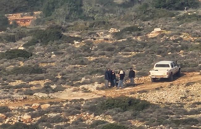 "وفا": إصابة أربعة فلسطينيين والاستيلاء على جرارات زراعية خلال هجوم مستوطنين بمساندة جيش الاحتلال