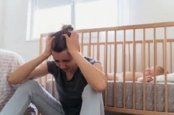 بعد الولادة.. أسباب وراء الشعور بتشوش الذهن والحيرة 