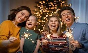 كيف توازن الأم بين مذاكرة امتحانات منتصف العام لأبنائها والاحتفال برأس السنة؟