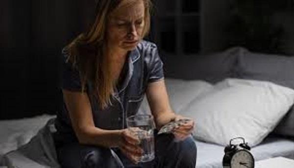 لتجنب مخاطر الحبوب المنومة.. اتبعي تلك النصائح