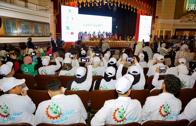 حضور قوي لمتطوعي صناع الخير في احتفالية اليوم العالمي للتطوع بجامعة القاهرة لعرض تجاربهم الناجحة