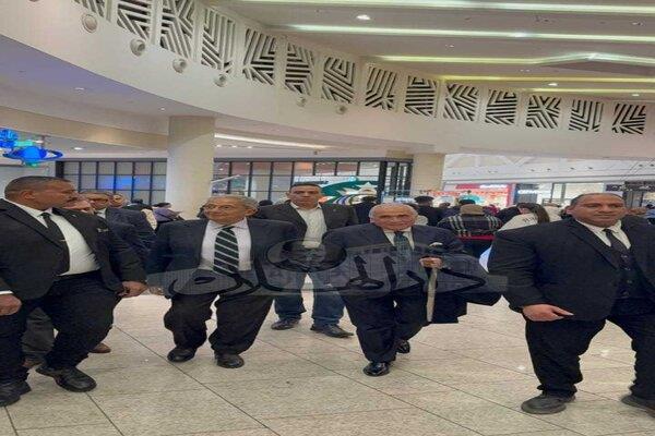 نجوم الفن والسياسة في العرض الخاص لفيلم الملحد.. يتصدرهم عمرو موسى