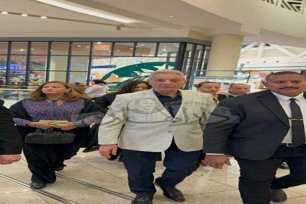 أول ظهور للفنان محمود حميدة في العرض الخاص لفيلم الملحد بعد وعكته الصحية