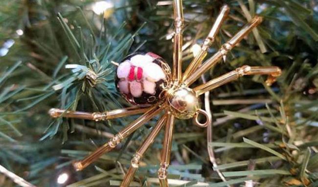 عجائب الكريسماس حول العالم.. من شبكات العناكب إلى ليلة الفجل