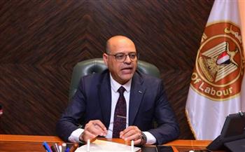 وزير العمل يصدر قرارًا وزاريًا بشأن تحديد ساعات العمل في المنشآت الصناعية