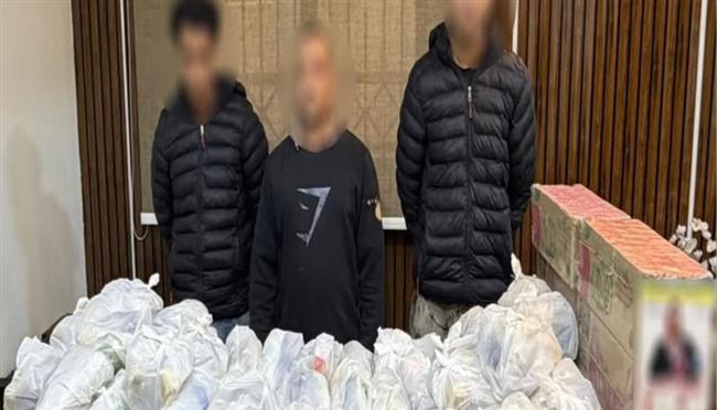 ضبط 3 أشخاص لتوزيع وجبات غذائية على الناخبين في المنيرة