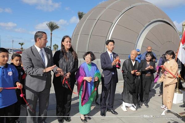 مكتبة الإسكندرية تحتضن ختام فعاليات "أكبر لوحة في العالم" بمشاركة أطفال المدارس اليابانية