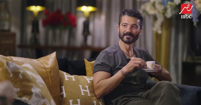 خالد النبوي يكشف عن البنك الخاص به في برنامج "عندك وقت مع عبلة"  