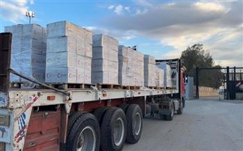 قافلة المساعدات الـ104 تدخل إلى الفلسطينيين بقطاع غزة