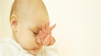 للأمهات.. أسباب وراء فرك طفلك لعينيه ونصائح عملية للتعامل معه