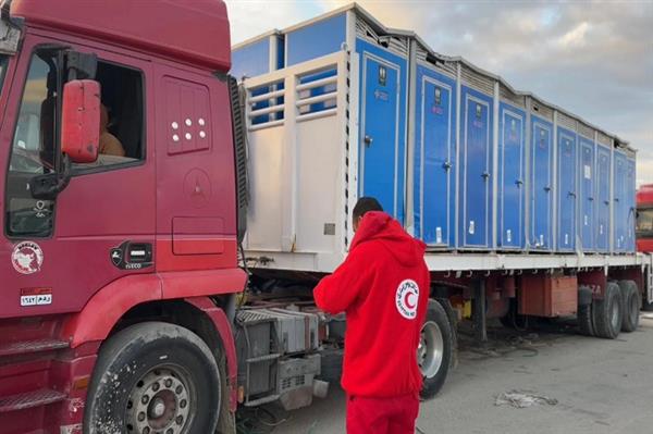 الهلال الأحمر المصري يواصل إمداد غزة بأكثر من 207 ألف سلة غذائية عبر القافلة 104 