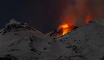 حمم نارية لارتفاع 1000 قدم في الهواء.. بركان إتنا يثور من جديد