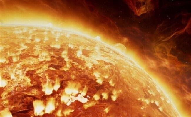 رصد 3 توهجات قوية على الشمس.. كيف تتأثر الأرض؟