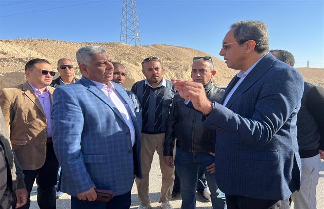 محافظ قنا يتفقد الطريق الصحراوي الغربي ويوجه بإجراءات عاجلة لرفع الكفاءة ومنع الحوادث