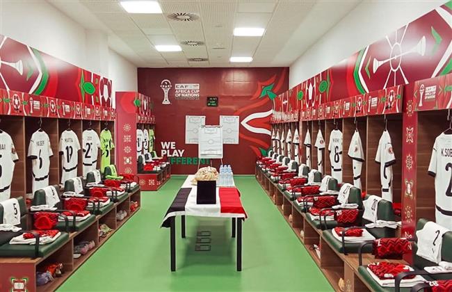 كأس أمم أفريقيا.. قمصان منتخب مصر تزين الملعب قبل مواجهة أنجولا