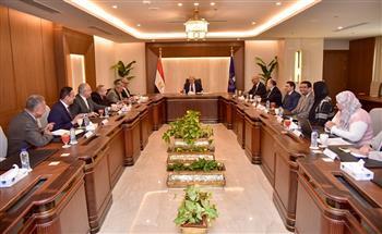 رئيس هيئة الدواء المصرية يعقد اجتماعاً مع ممثلي غرفة صناعة الدواء لبحث تعزيز الصناعات الدوائية 