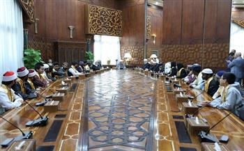 شيخ الأزهر يلتقي طلاب مدرسة "الإمام الطيب" ويشيد بحفظهم المتقن لكتاب الله بالقراءات العشر