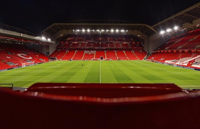 الدورى الانجليزى.. ملعب أنفيلد يتزين لاستضافة مواجهة ليفربول وستدرلاتد الليلة