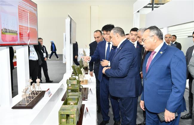 وزير الدولة للإنتاج الحربي يتفقد أجنحة عدد من الشركات المشاركة بمعرض "EDEX 2025"