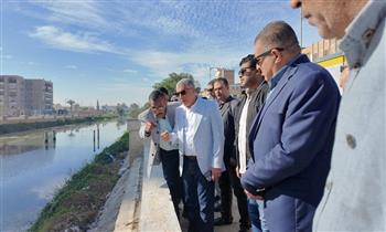 محافظ الإسماعيلية يتفقَّد طريق أم كلثوم والسوق الحضري بحي أول استعدادًا لتشغيله وافتتاحه