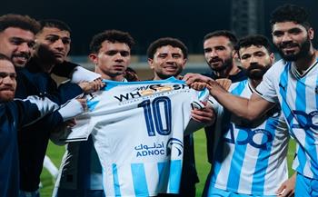 لاعبو بيراميدز يدعمون رمضان صبحي بعد الفوز على كهرباء الإسماعيلية