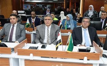 محافظ الجيزة يتابع غلق اللجان الانتخابية بالدائرة الثامنة من داخل مركز السيطرة