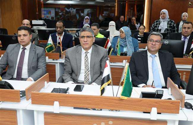 محافظ الجيزة يتابع غلق اللجان الانتخابية بالدائرة الثامنة من داخل مركز السيطرة