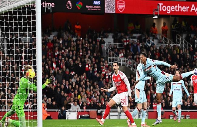 الدوري الإنجليزي.. أرسنال يتقدم على برينتفورد بهدف في الشوط الأول  