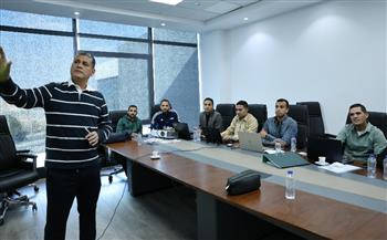 أوسكار رويز يعقد اجتماعًا فنيًا مع الحكام لمراجعة بعض الحالات 