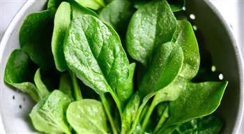 للنساء.. أطعمة مليئة بمضادات الأكسدة بخلاف السبانخ