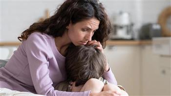 كيف نربي طفلًا قادرًا على التعبير عن مشاعره؟ ممارسات تربوية يجب اتباعها