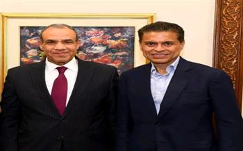 وزير الخارجية يلتقي الإعلامي الأمريكي فريد زكريا