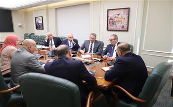 وزير العمل يلتقي وفدًا من مجلس إدارة غرفة صناعة الملابس والمفروشات المنزلية باتحاد الصناعات