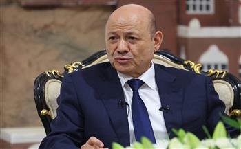 اليمن: العليمي يعلن حالة الطوارئ لمدة 90 يومًا وفرض الحظر على كافة الموانئ والمنافذ