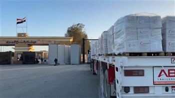 الهلال الأحمر المصري يطلق قافلة «زاد العزة» 105 محملة بسلال غذائية ومواد طبية وشتوية لأهالي غزة