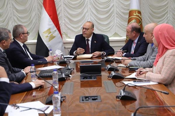 وزير العمل: نُولي أهمية خاصة لدعم المستثمرين وتذليل العقبات أمام الاستثمار الصناعي