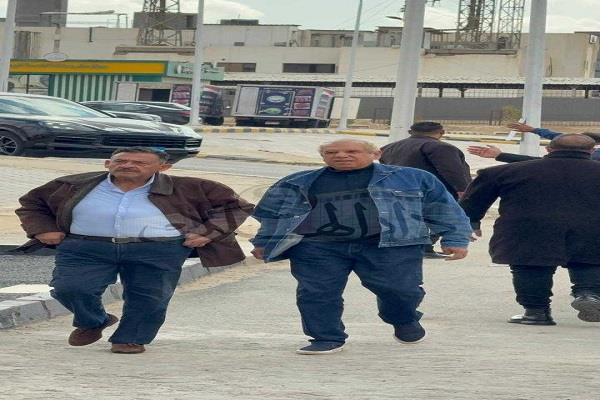 فتوح أحمد أول الحاضرين بجنازة والدة هاني رمزي في كنيسة أبي سيفين بالتجمع الأول