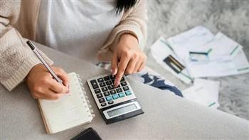 كيف تدير المرأة أموالها بحكمة في 2026؟.. خبراء الاقتصاد يوضحون