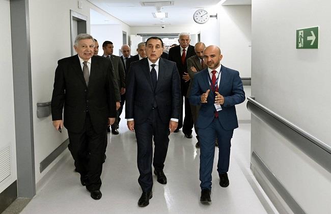 رئيس الوزراء يتفقد عددا من أقسام المستشفى الجامعي بجامعة الجيزة الجديدة