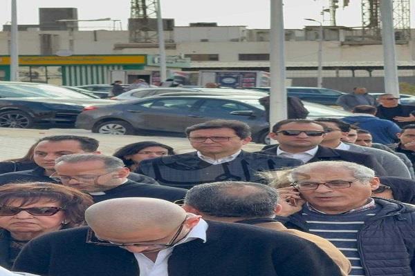 وزير الثقافة ولبلبة وإلهام شاهين في جنازة والدة هاني رمزي 