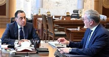 مدبولي يستعرض مع وزير البترول عددا من ملفات العمل