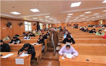 رئيس جامعة كفر الشيخ يتفقد سير امتحانات الفصل الدراسي الأول لعام 2025/2026