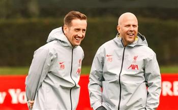 الدوري الإنجليزي| بسبب معاناة الموسم.. إقالة مدرب الكرات الثابتة في ليفربول 