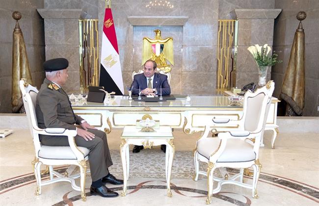 الرئيس السيسي يستقبل القائد العام للقوات المسلحة وزير الدفاع والإنتاج الحربي