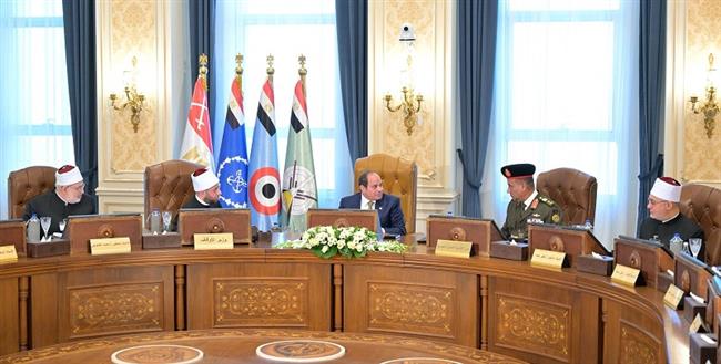 الرئيس السيسي يؤكد أهمية البرنامج الدراسي والتدريبي الذي تقدمه الأكاديمية العسكرية المصرية
