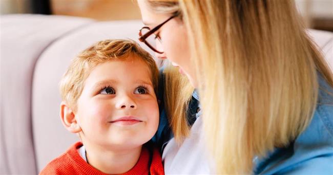 للوالدين.. طريقة سحرية تجعل طفلك يستمع لكلامك وينفذ توجيهاتك