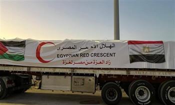 قافلة المساعدات الـ106 تدخل إلى الفلسطينيين بقطاع غزة
