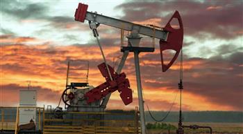 النفط يتجه لإنهاء العام بأسوأ أداء سنوي منذ 2020