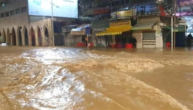 لم تحدث منذ 40 عامًا.. مشاهد مروعة لسيول الأردن