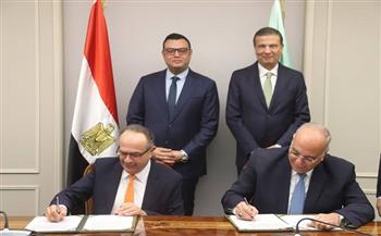 وزيرا الزراعة والإسكان يشهدان توقيع عقد اتفاق بين "بحوث الصحراء" و "المقاولون العرب" 